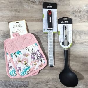 Badgley Mischka Set of Two Pot Holders with Grater and Ladle Gift Set - New Tags